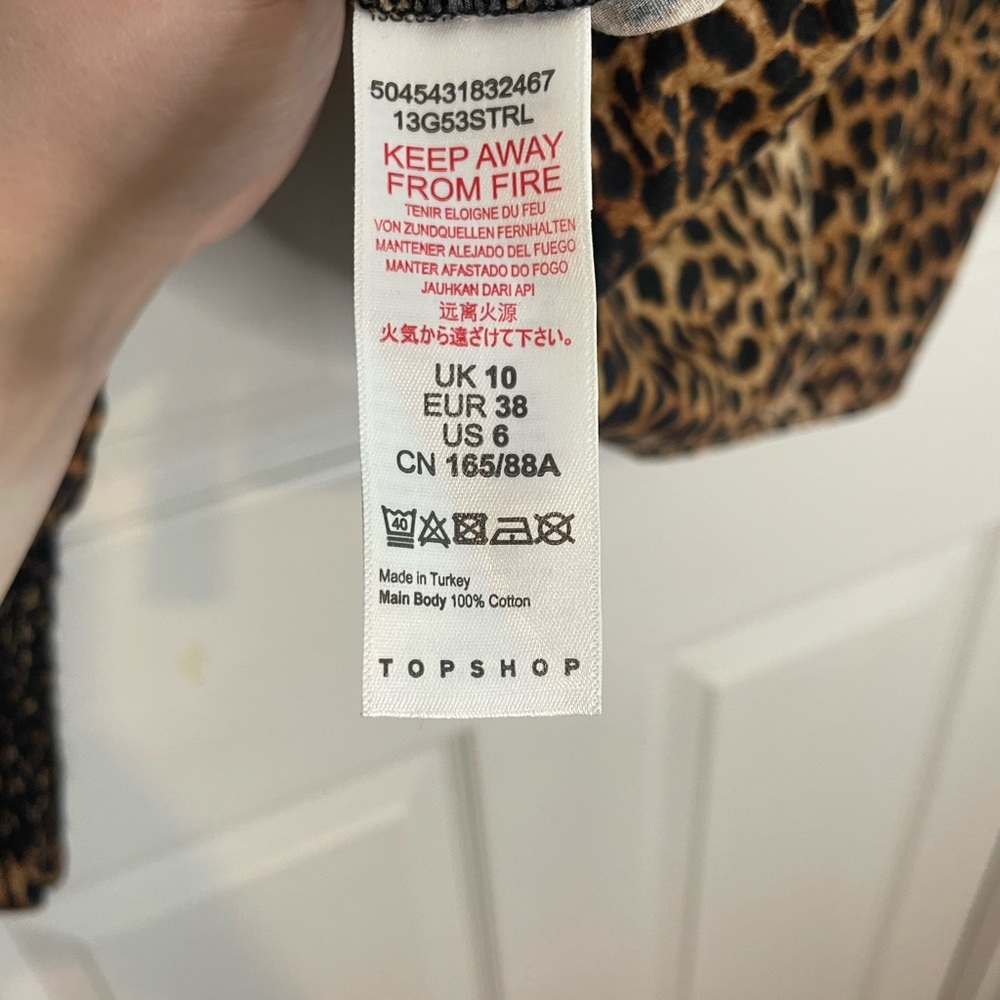 TOPSHOP - LEOPARD PRINT RUFFLE YOKE BLOUSE - Picture 7 of 7